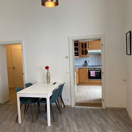 פראג Top Wenceslas Square Apartment מראה חיצוני תמונה