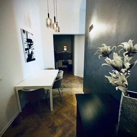 פראג Top Wenceslas Square Apartment מראה חיצוני תמונה