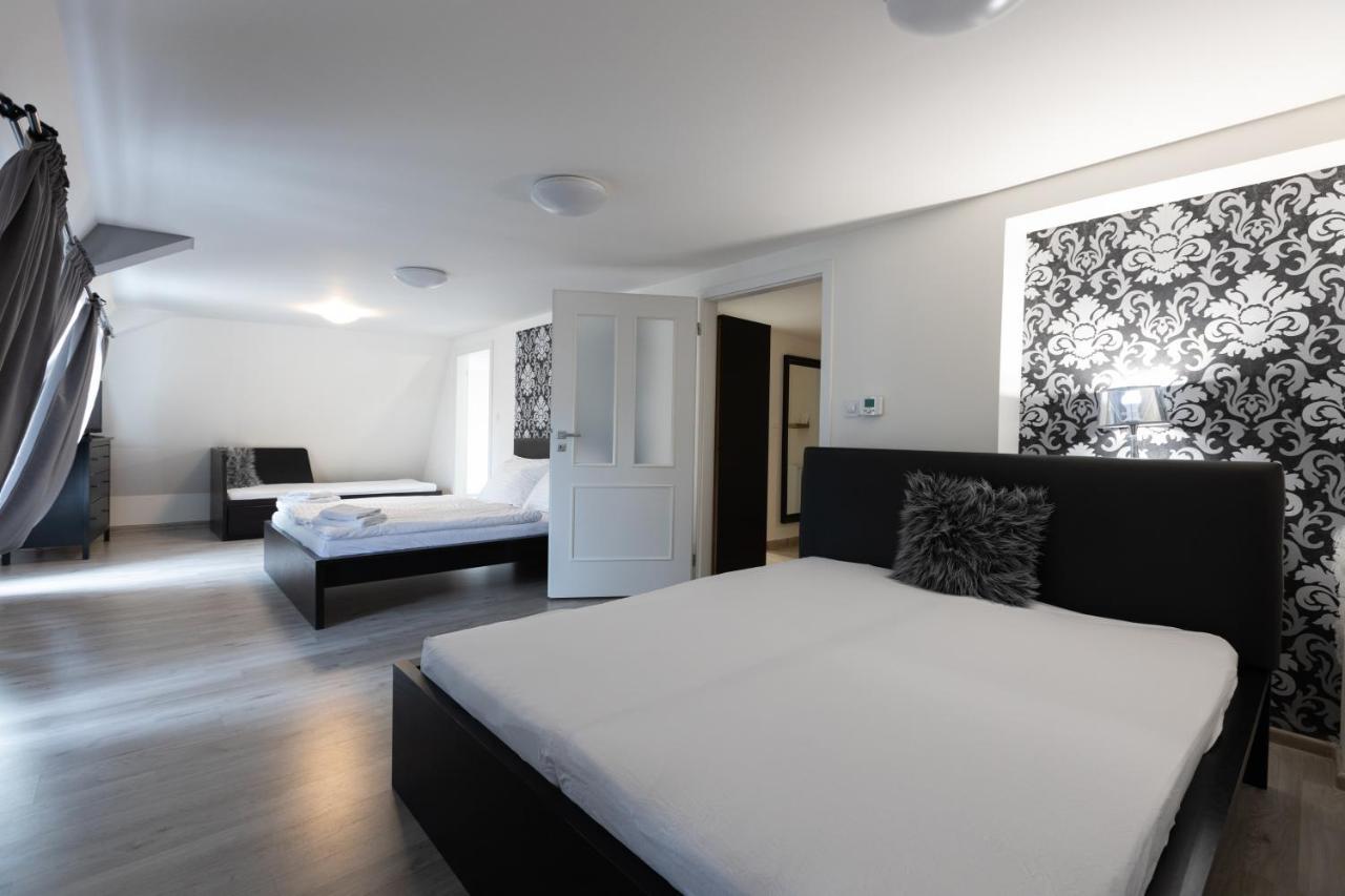 פראג Top Wenceslas Square Apartment מראה חיצוני תמונה