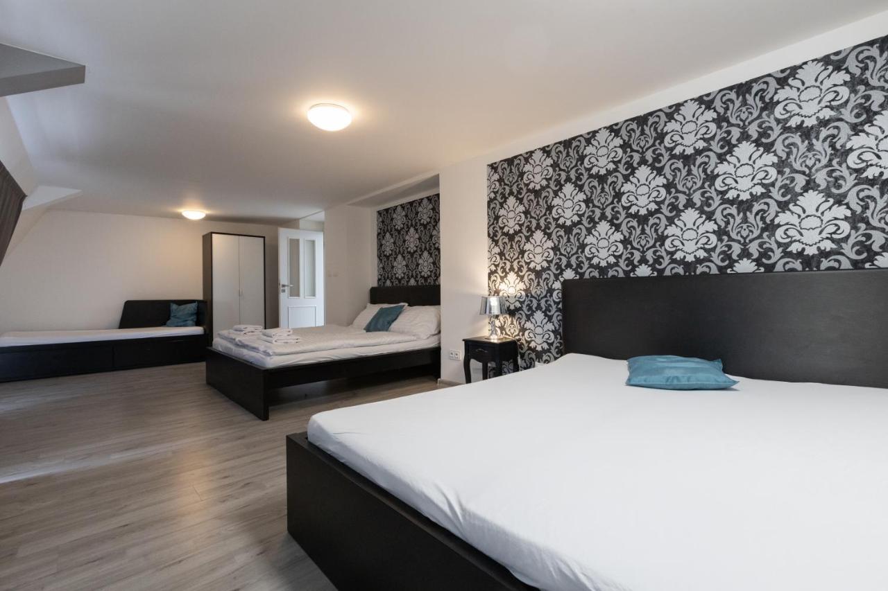 פראג Top Wenceslas Square Apartment מראה חיצוני תמונה
