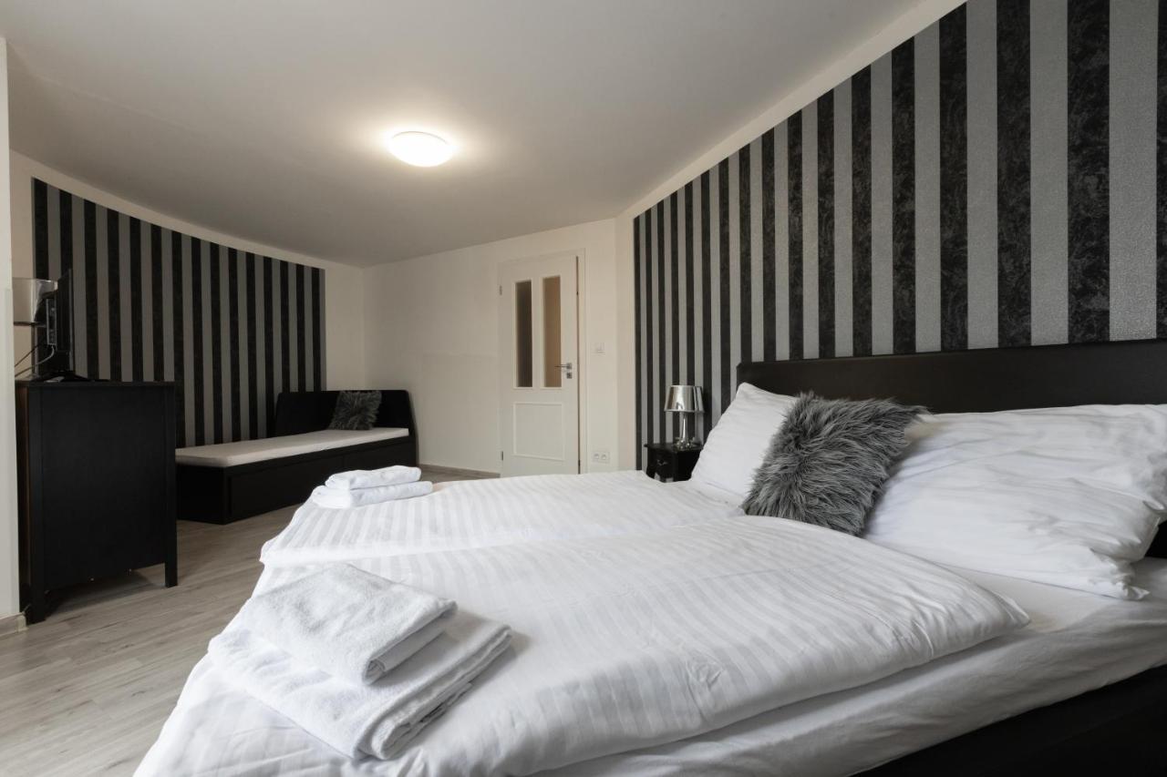 פראג Top Wenceslas Square Apartment מראה חיצוני תמונה