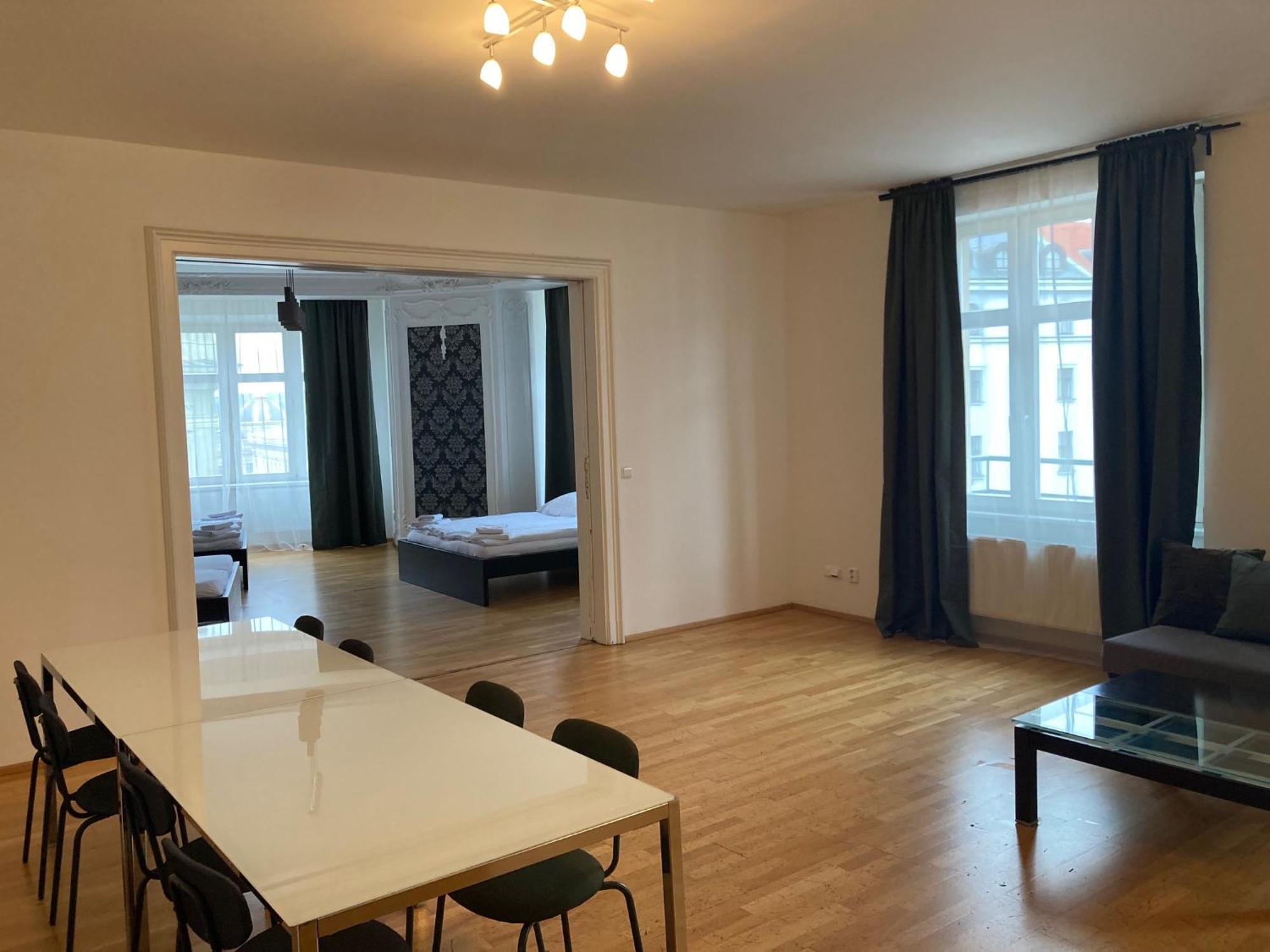 פראג Top Wenceslas Square Apartment מראה חיצוני תמונה