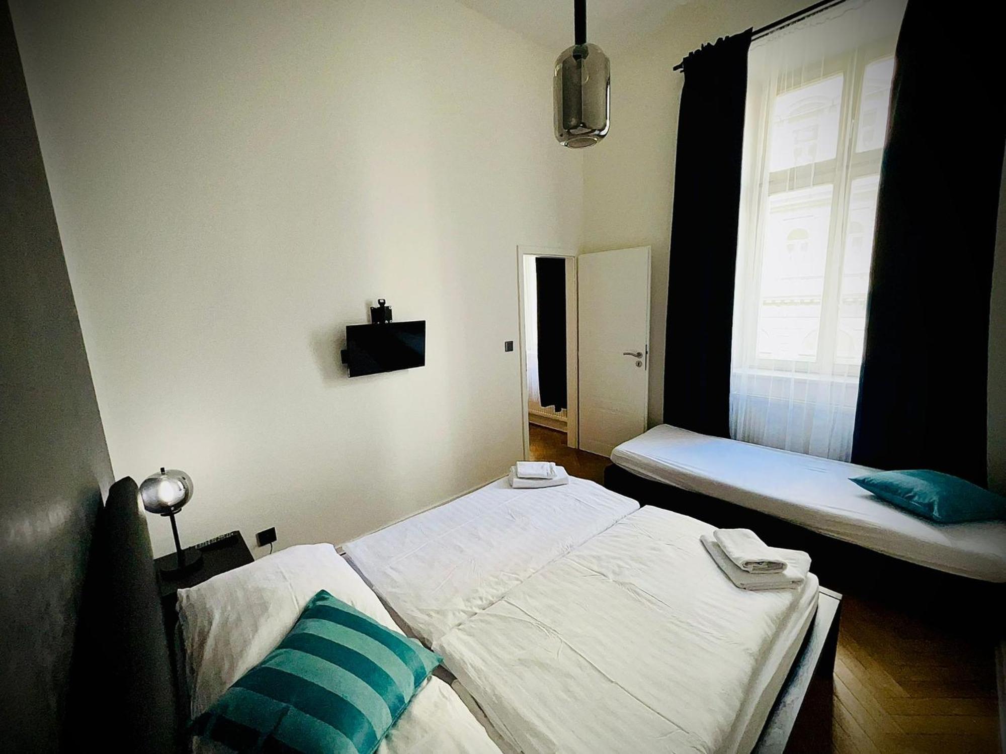 פראג Top Wenceslas Square Apartment מראה חיצוני תמונה
