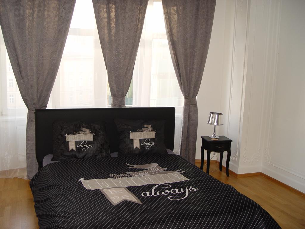 פראג Top Wenceslas Square Apartment מראה חיצוני תמונה