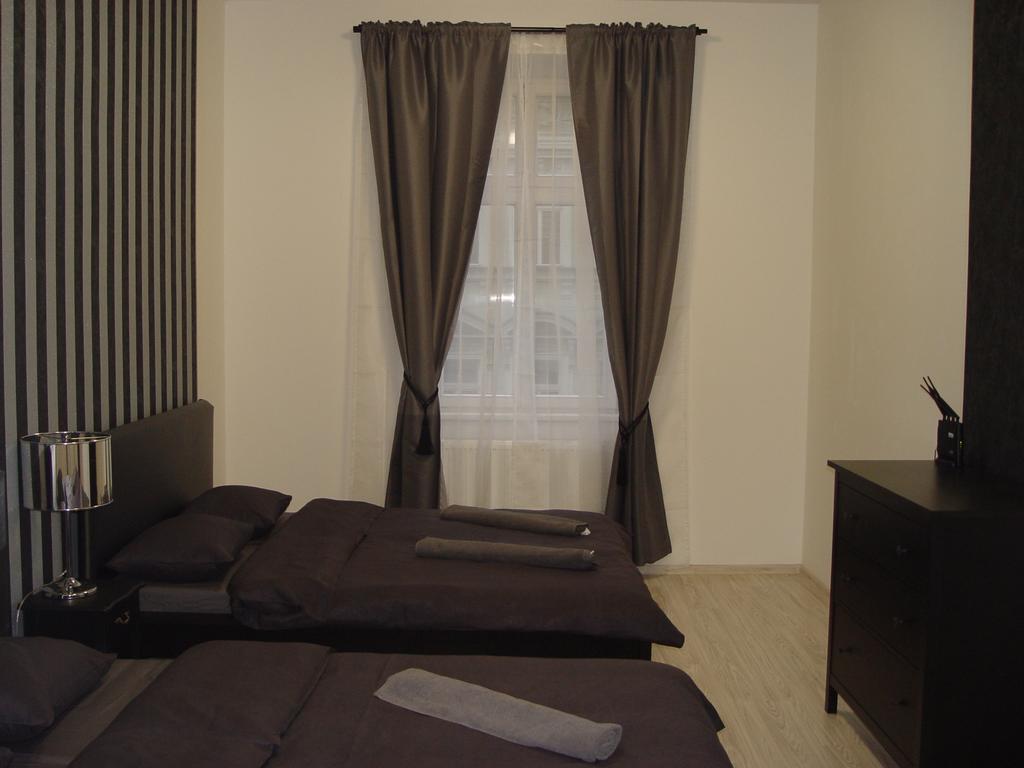 פראג Top Wenceslas Square Apartment מראה חיצוני תמונה