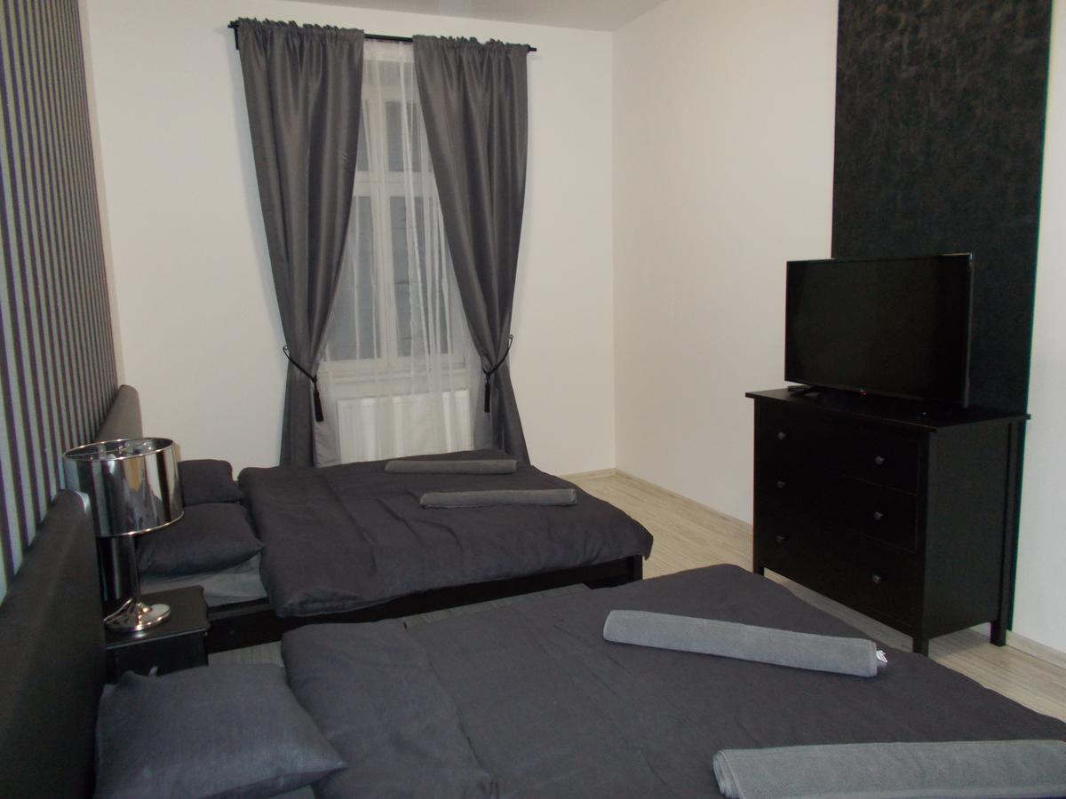 פראג Top Wenceslas Square Apartment מראה חיצוני תמונה