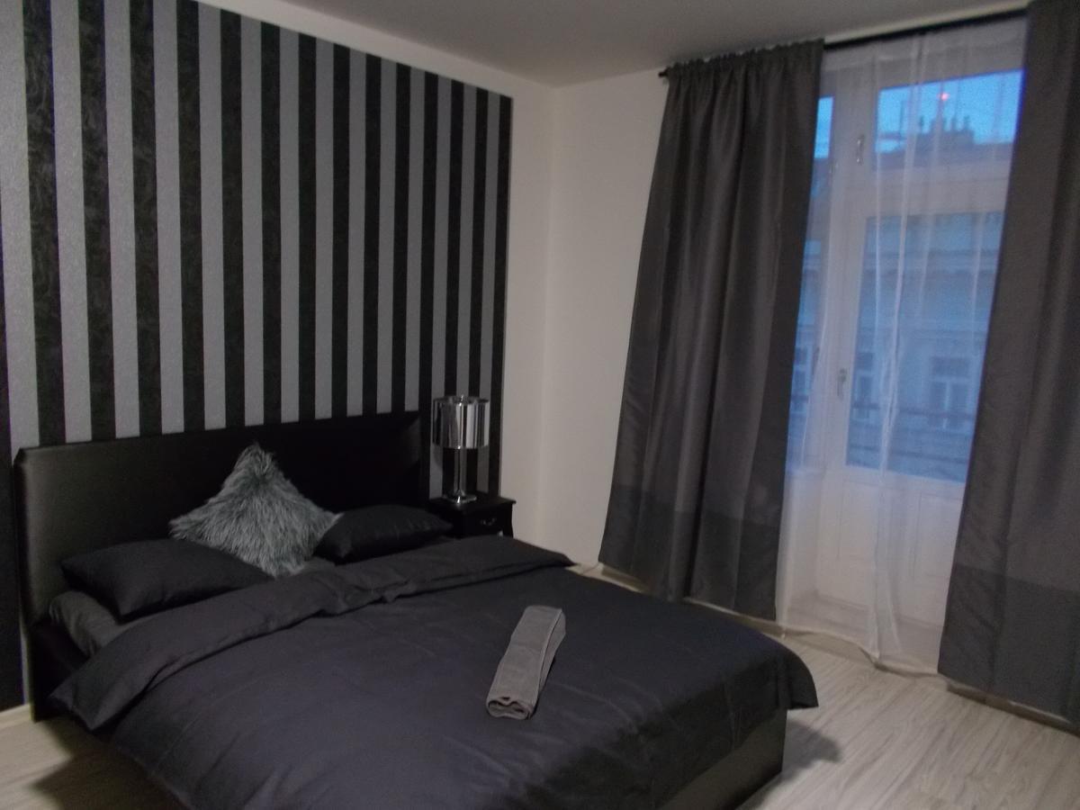 פראג Top Wenceslas Square Apartment מראה חיצוני תמונה