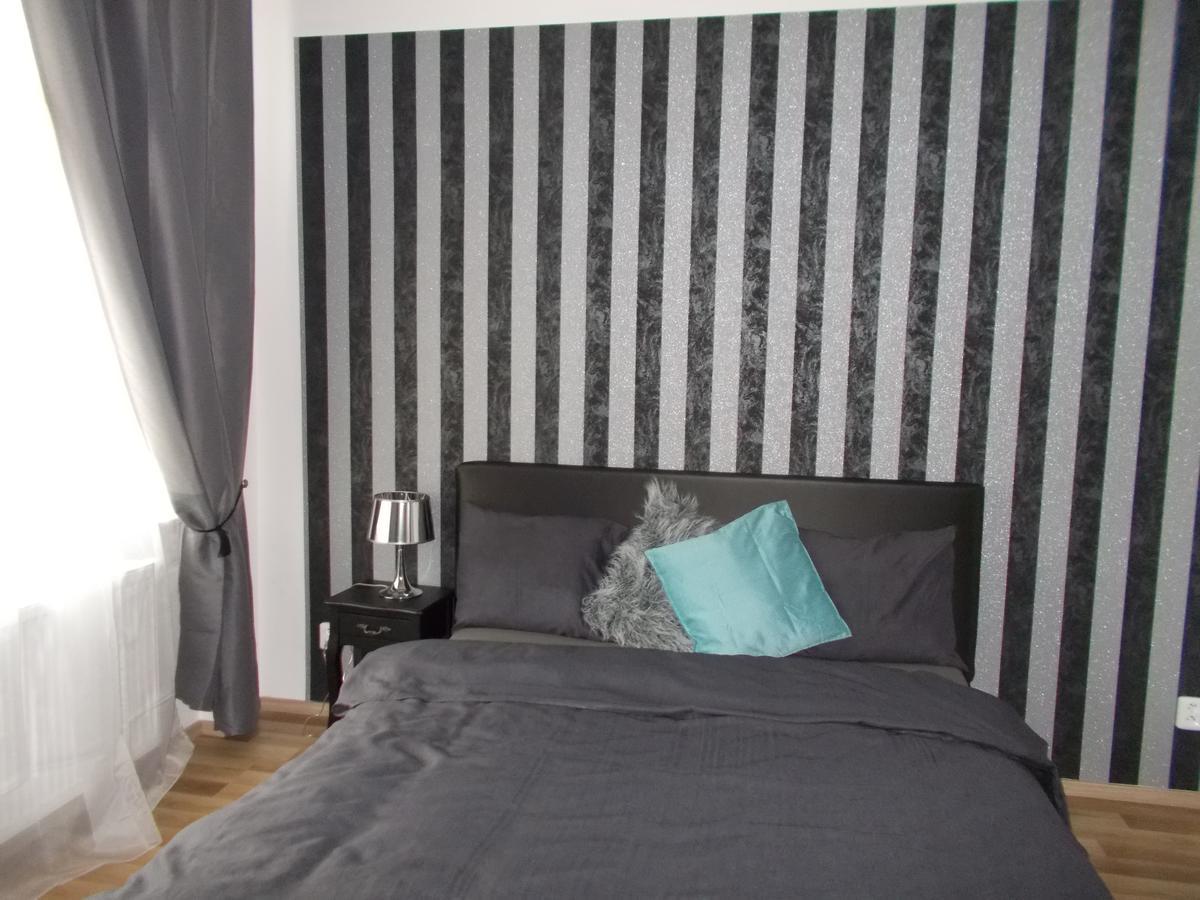 פראג Top Wenceslas Square Apartment מראה חיצוני תמונה