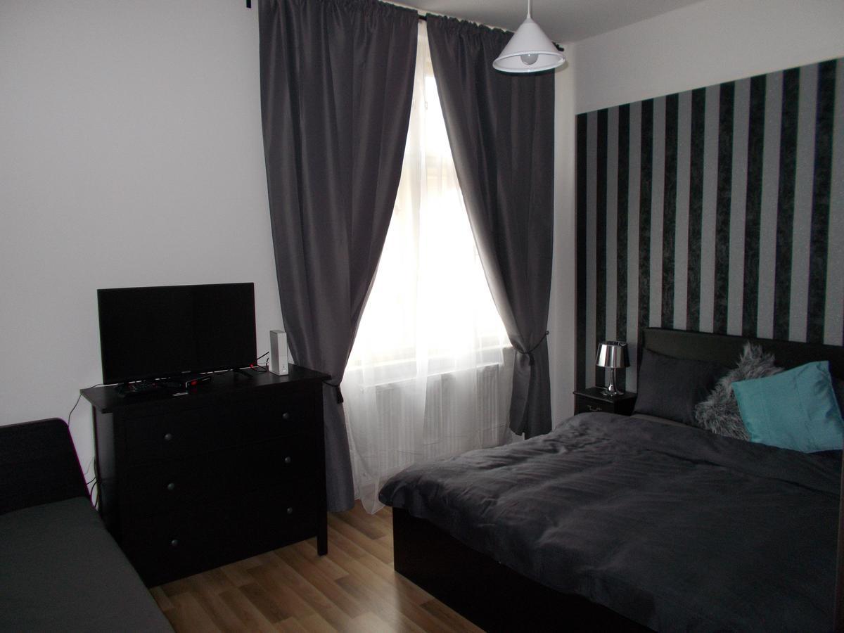פראג Top Wenceslas Square Apartment מראה חיצוני תמונה