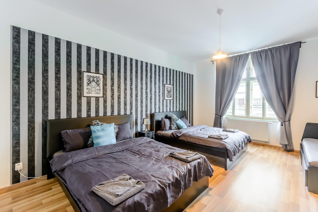 פראג Top Wenceslas Square Apartment מראה חיצוני תמונה
