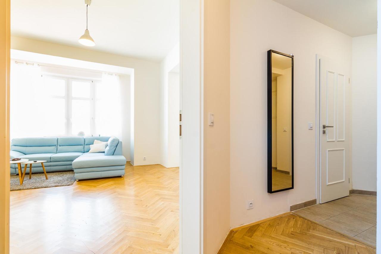 פראג Top Wenceslas Square Apartment מראה חיצוני תמונה